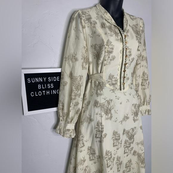 *SOLD* Simple Retro Cottage Core Lyric Printed Stand Collar Midi Dress Size Smal - Picture 4 of 16